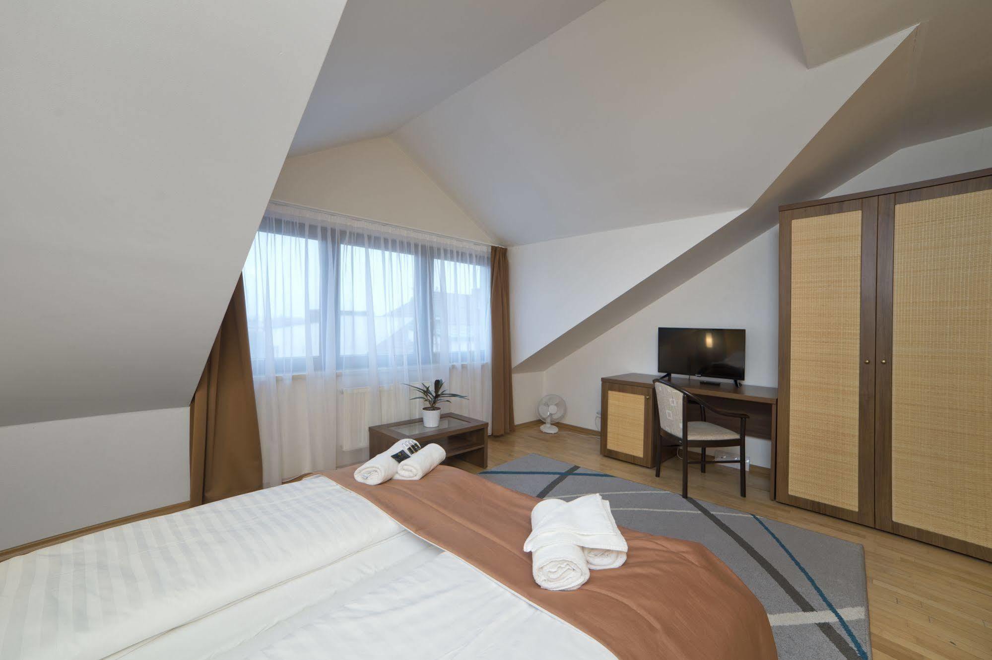 Hotel Art Pisek  Exterior photo